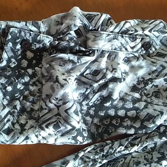 Gloria Vanderbilt button up top - Picture 14 of 14